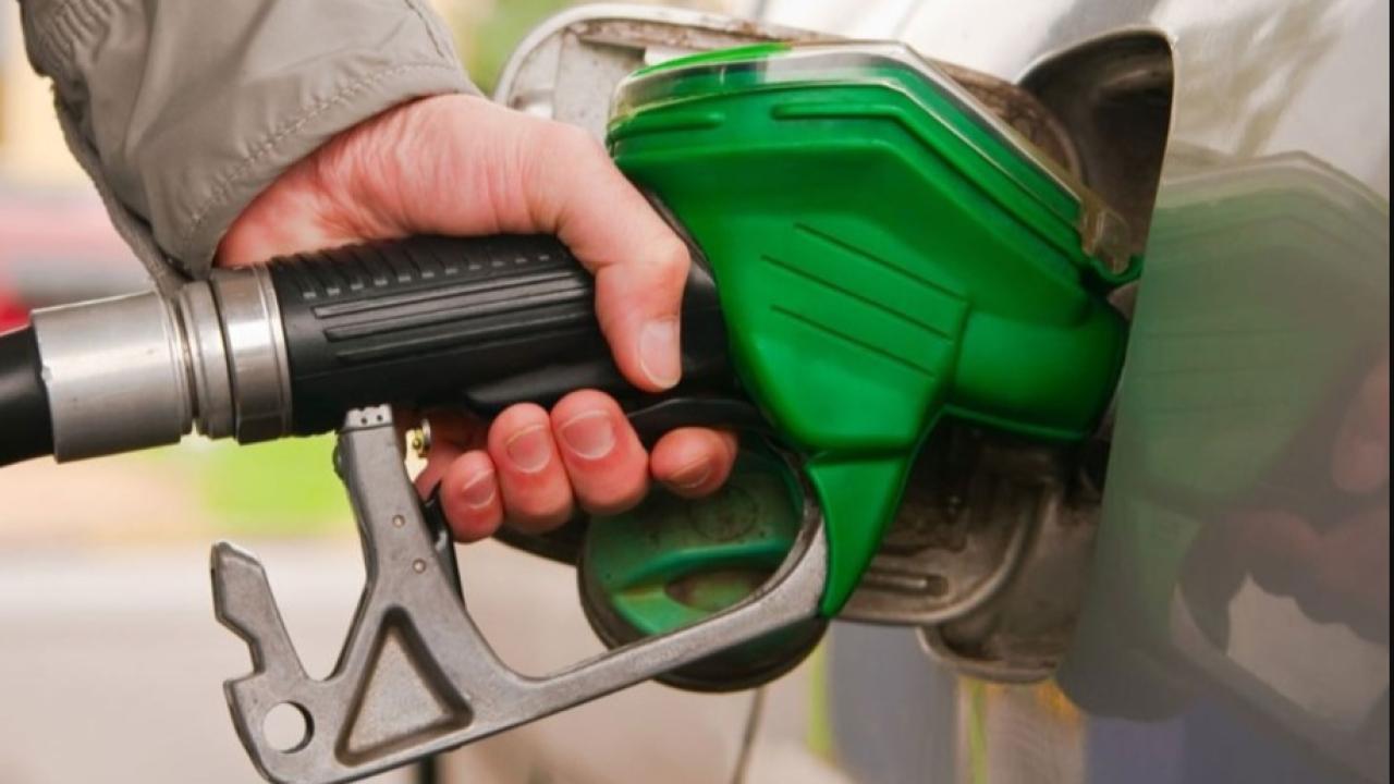 Benzin ve motorine bu gece indirim geliyor