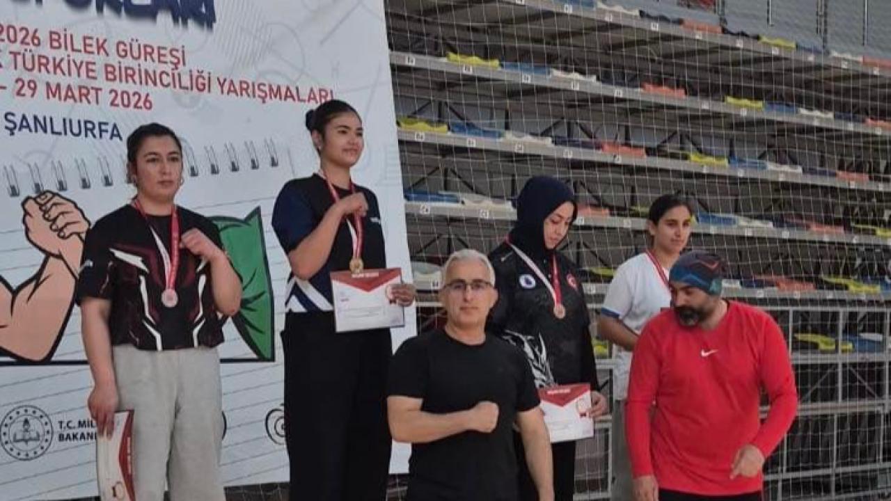 Bilek güreşinde Kayseri'den 3 şampiyon çıktı