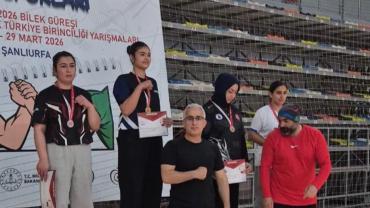 Bilek güreşinde Kayseri'den 3 şampiyon çıktı