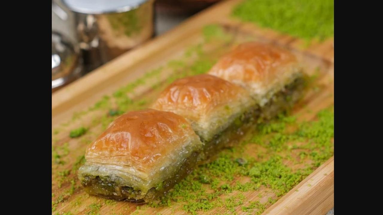 "Emeklinin bayram ikramiyesi ancak 2 kilo baklavaya yetiyor"