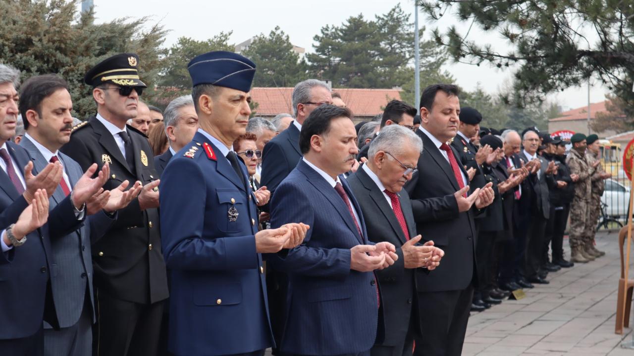 Kayseri protokolünden şehitlik ziyareti