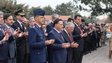 Kayseri protokolünden şehitlik ziyareti