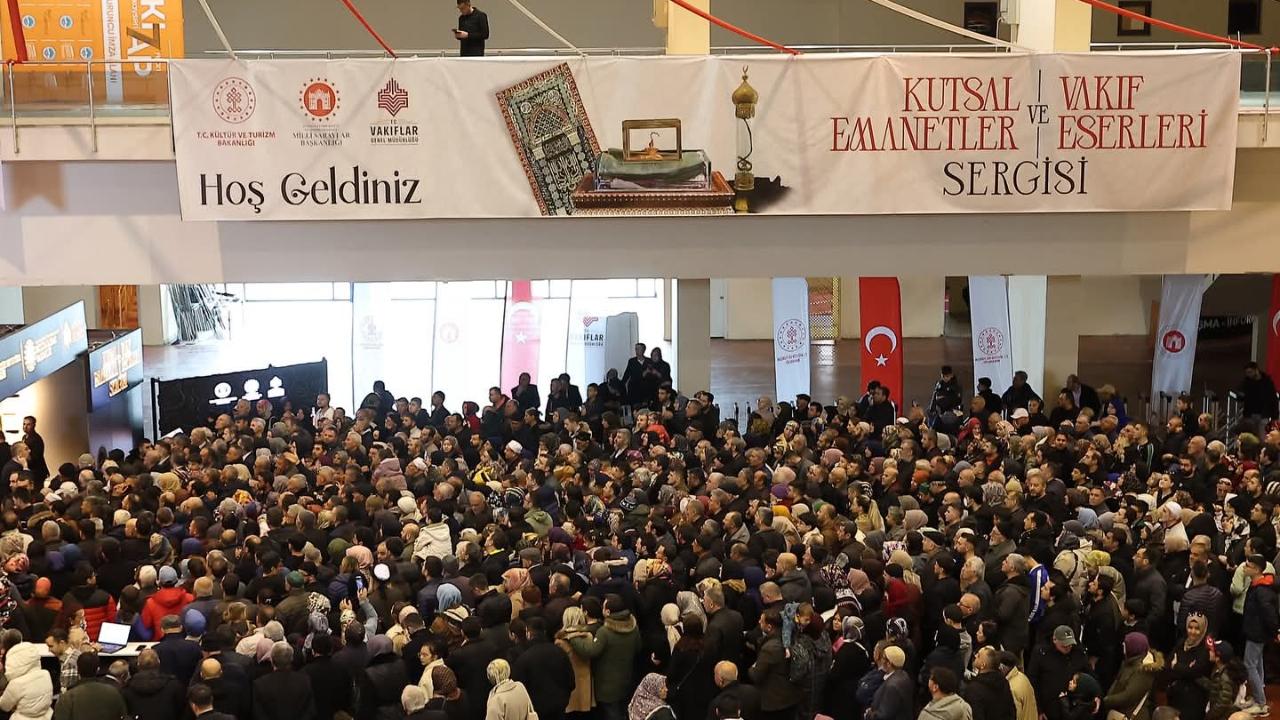 Kayseri’de “Kutsal Emanetler ve Vakıf Eserleri Sergisi” açıldı