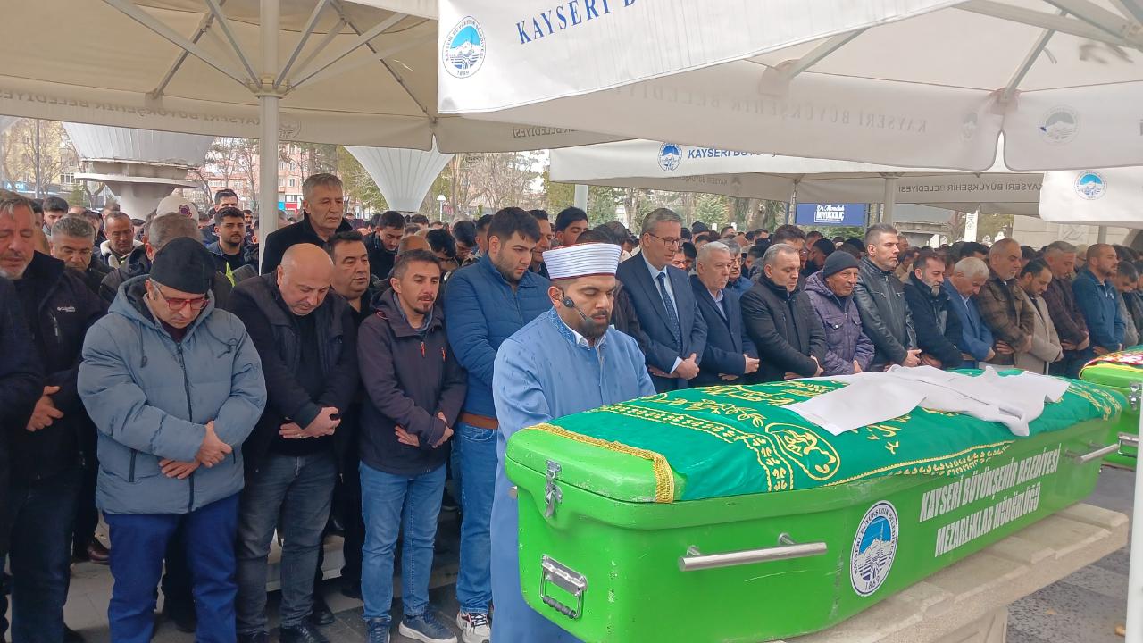 Kazada ölen tıp öğrencisi Yaren, doktor önlüğü ile son yolculuğuna uğurlandı