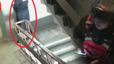 Kurye sipariş götürdüğü apartmana idrarını yaptı