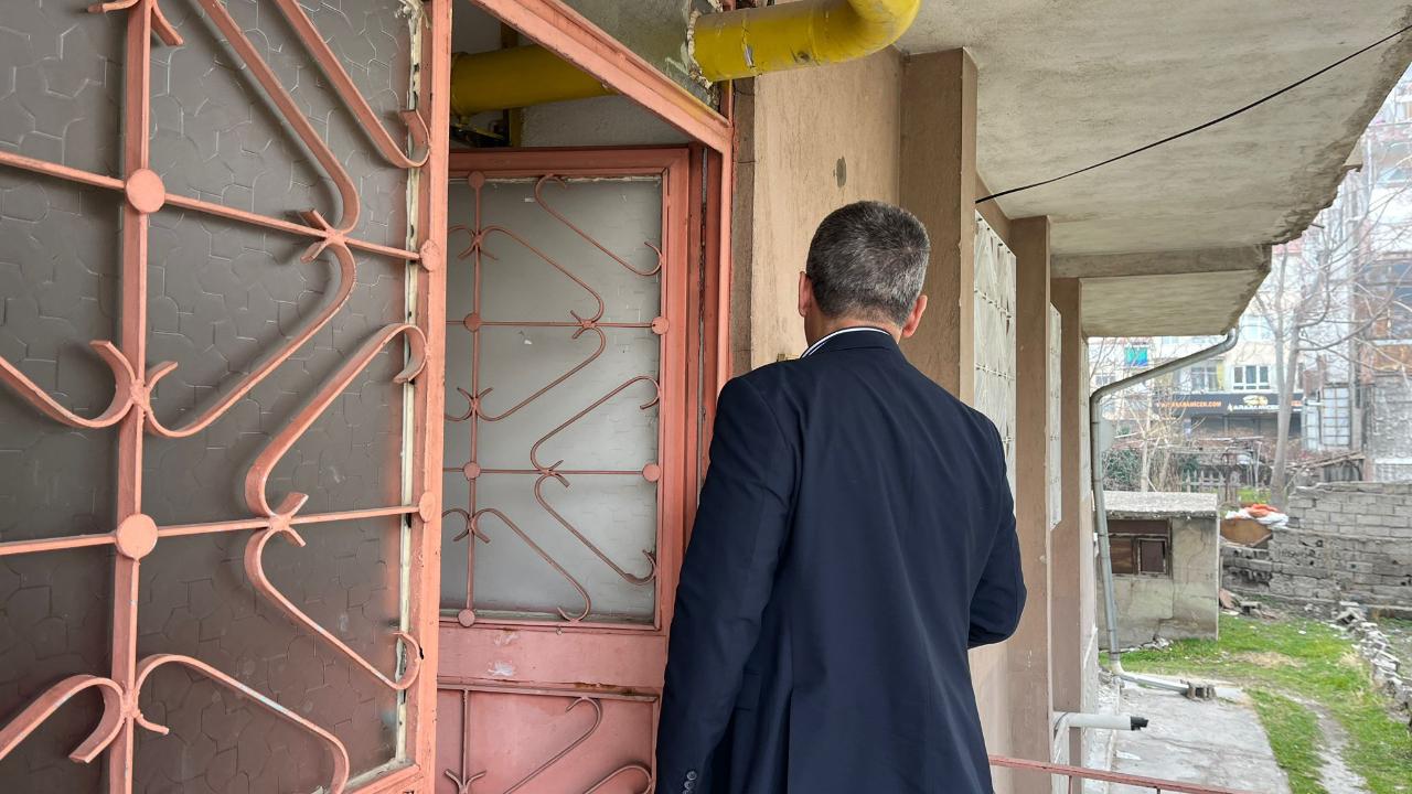 Milletvekili Çopuroğlu çat kapı ev ziyaretlerini sürdürüyor