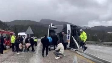 Konya'da otobüs devrildi, ağır yaralılar var