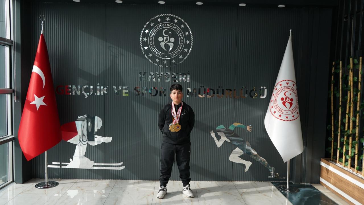 Snowboard U11 Türkiye Şampiyonası’nda Kayseri'den Kerem şampiyon oldu