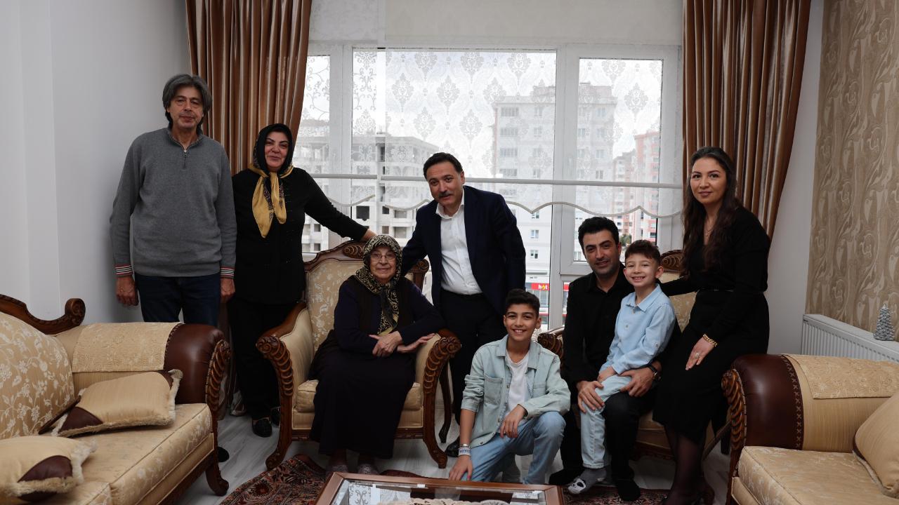 Vali Çiçek bayramda şehit aileleri ile bir araya geldi