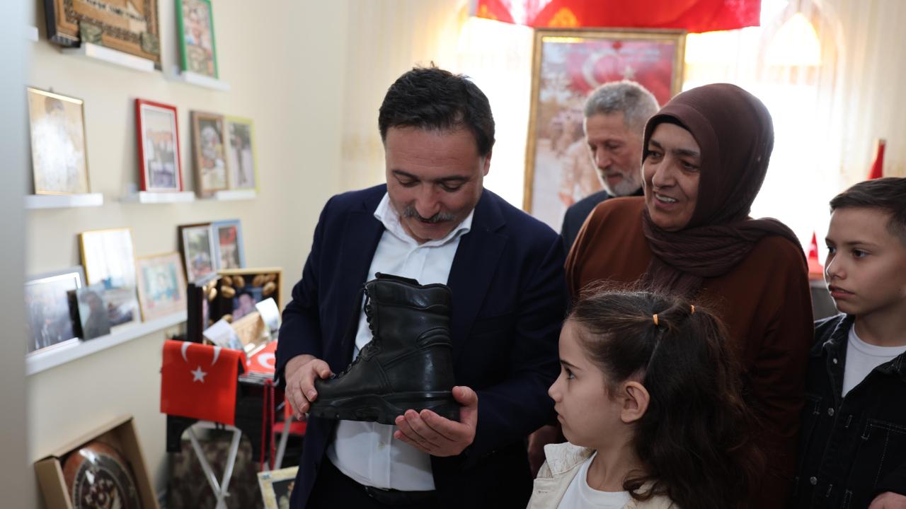 Vali Çiçek bayramda şehit aileleri ile bir araya geldi