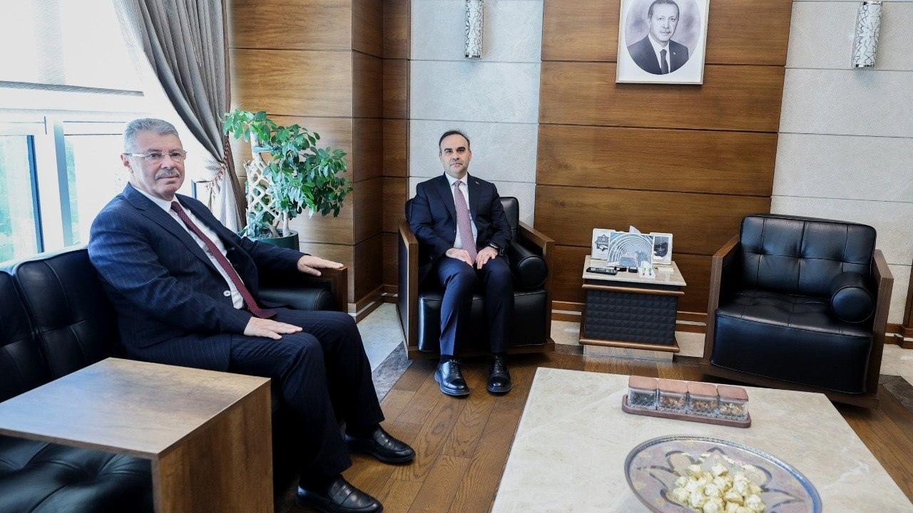 Akay, Bakan Kacır'ı ziyaret etti