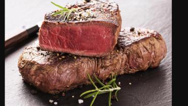 Az pişmiş et ve iyi yıkanmamış sebze  sizi gözünüzden edebilir