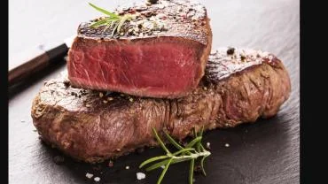 Az pişmiş et ve iyi yıkanmamış sebze  sizi gözünüzden edebilir