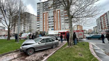 Bağdat Caddesi'nde kaza;  3 yaralı