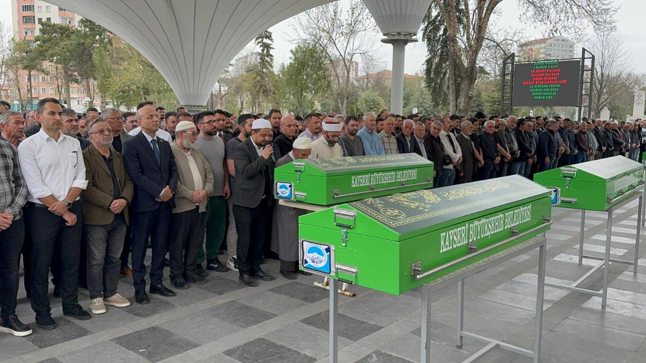 Balıkesir'de öldürülen araştırma görevlisi, Kayseri’de toprağa verildi