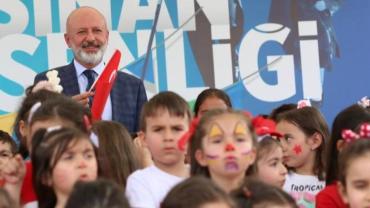 Başkan Çolakbayrakdar çocukları şenliğe davet etti