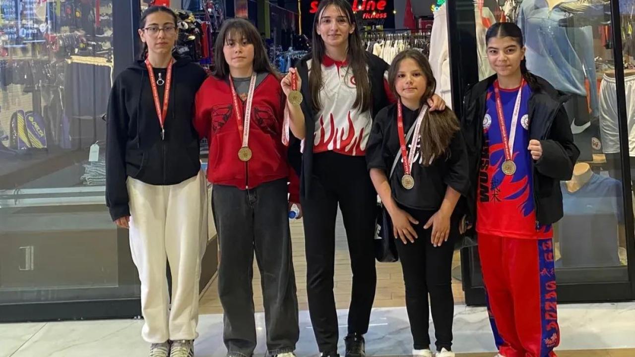 Bünyanlı sporcular Wushu'da madalya kazandılar