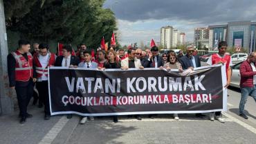 CHP'lilerden İl Milli Eğitim önünde basın açıklaması