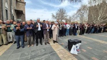 Eğitim Bir-Sen 'den Kahramanmaraş’ta hayatını kaybedenler için gıyabi cenaze namazı