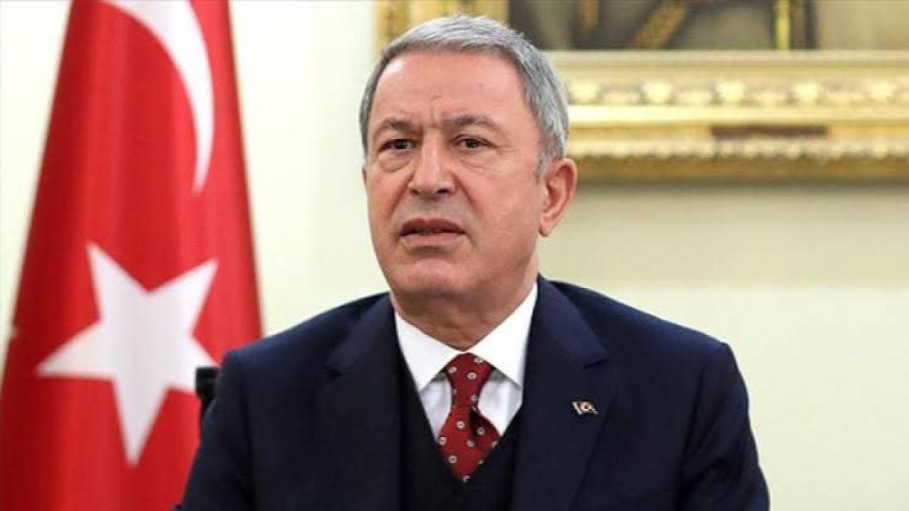 Güney Kıbrıs'ta Türk bayrakları ve Hulusi Akar maketi yakıldı