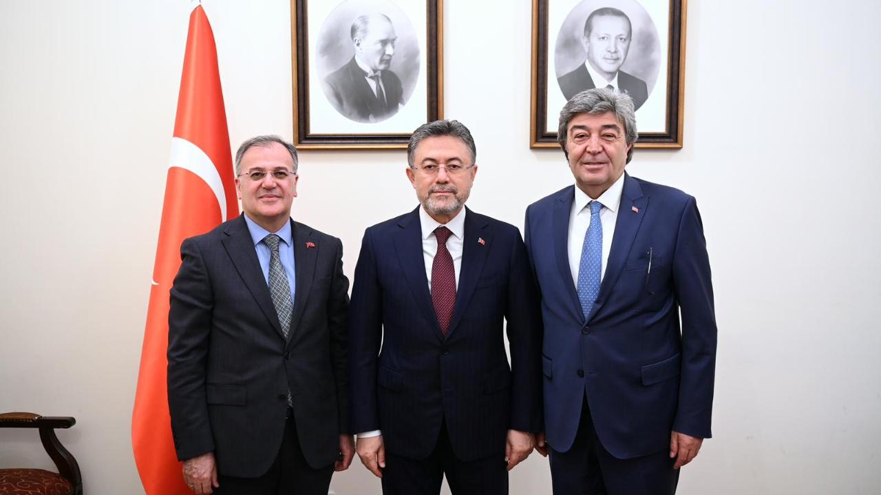 Hacılar Belediye Başkanı Özdoğan, Bakan Yumaklı'yı ziyaret etti