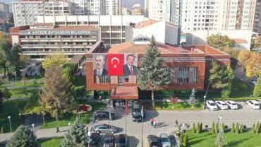 Kayseri Büyükşehir Belediyesi’nden emeklilere 10 bin TL destek