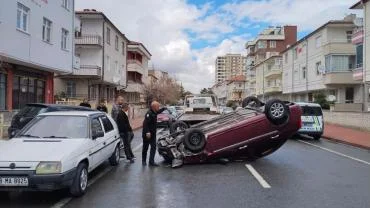 Kayseri'de araç devrildi; 2 yaralı
