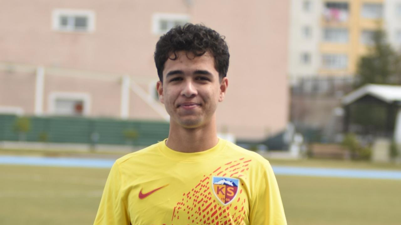 Kayserisporlu Aras Milli Takım'a çağrıldı