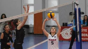 KVK Voleybol Kulübü grup maçlarına galibiyetle başladı