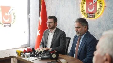 Okandan Altınkaya'nın vefat yıldönümünde KGC'yi ziyaret etti, Ensari'yi de andı