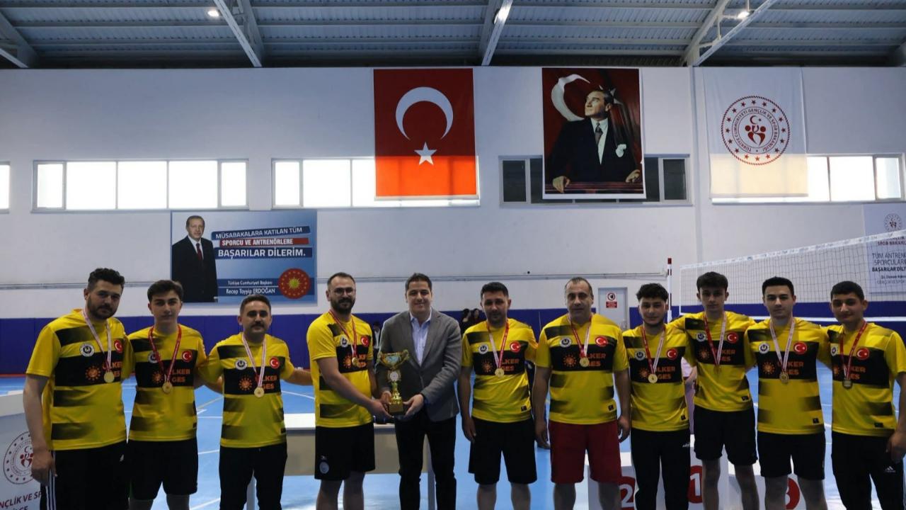 Pınarbaşı'da voleybol turnuvasının şampiyonu belli oldu