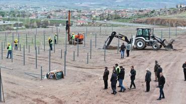 Cırgalan'da güneş enerjisi santrali yapımı sürüyor