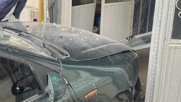 Sahabiye'de otomobil iş merkezine girdi