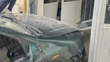 Sahabiye'de otomobil iş merkezine girdi