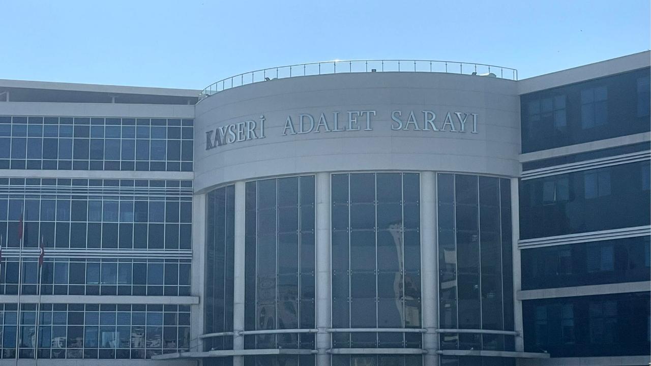 Uyuşturucu ticaretiyle yargılanan 1'i kadın 2 sanığın cezası belli oldu