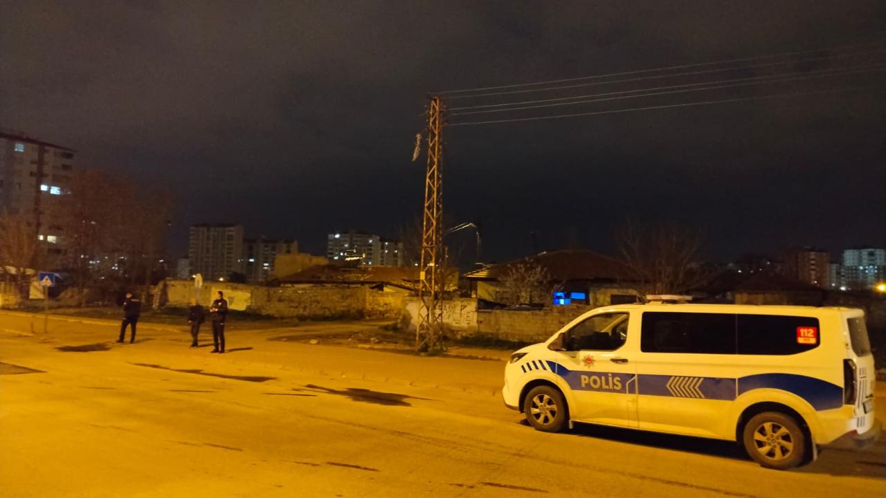 Yunusemre Mahallesi'nde 2 kişi bıçakla yaralandı