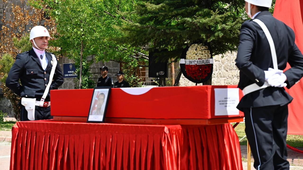 Diyarbakır'da gazi olan Kaya son yolculuğuna uğurlandı