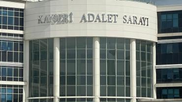 Görevlinin karısını öldüren sanık hakim karşısına çıktı