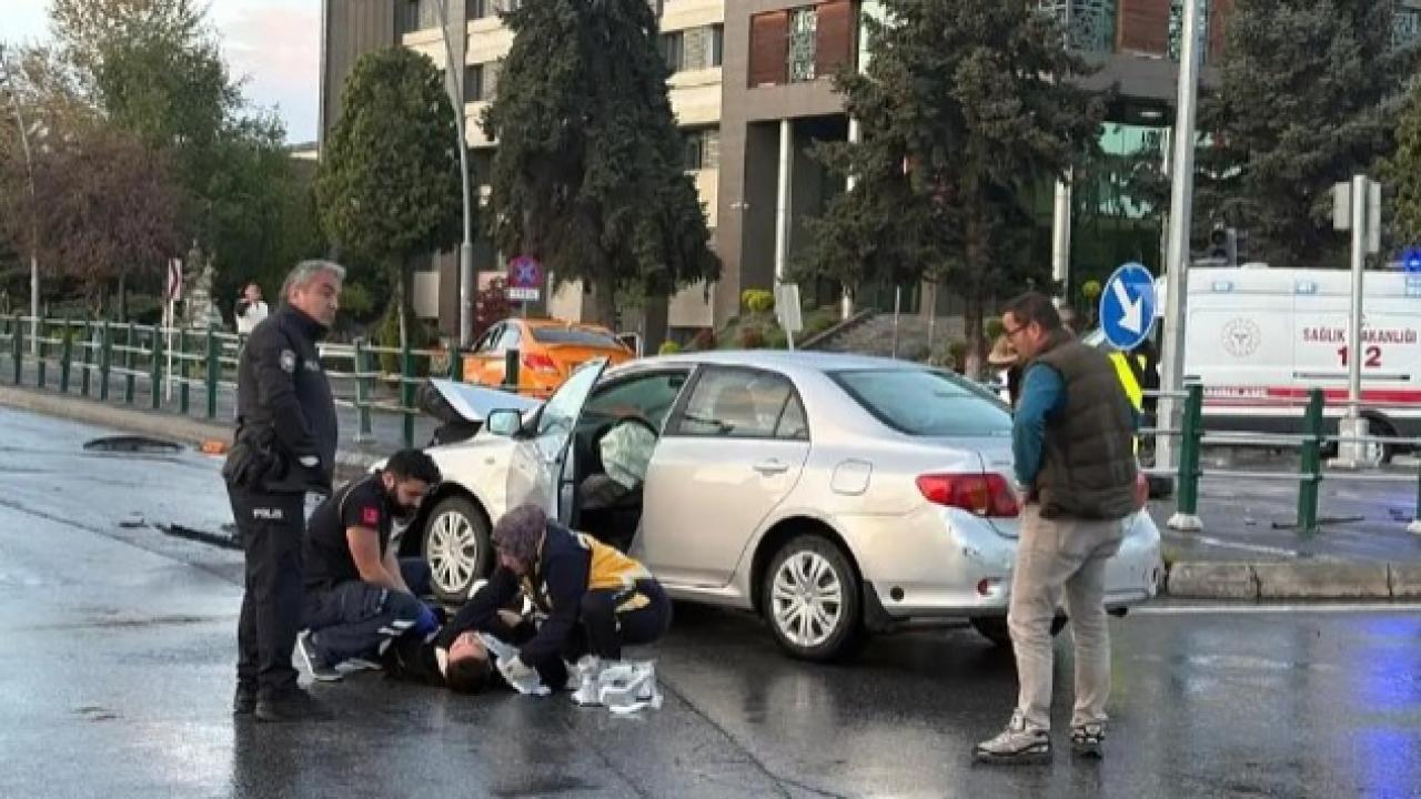 Hunat'ta iki araç çarpıştı