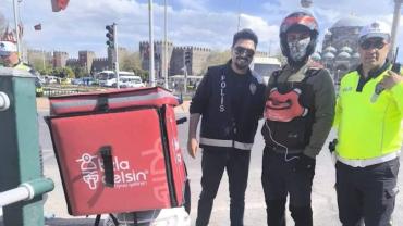 Kuryeyi polis kurtardı