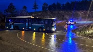 Otobüs çaldı kaza yaptı